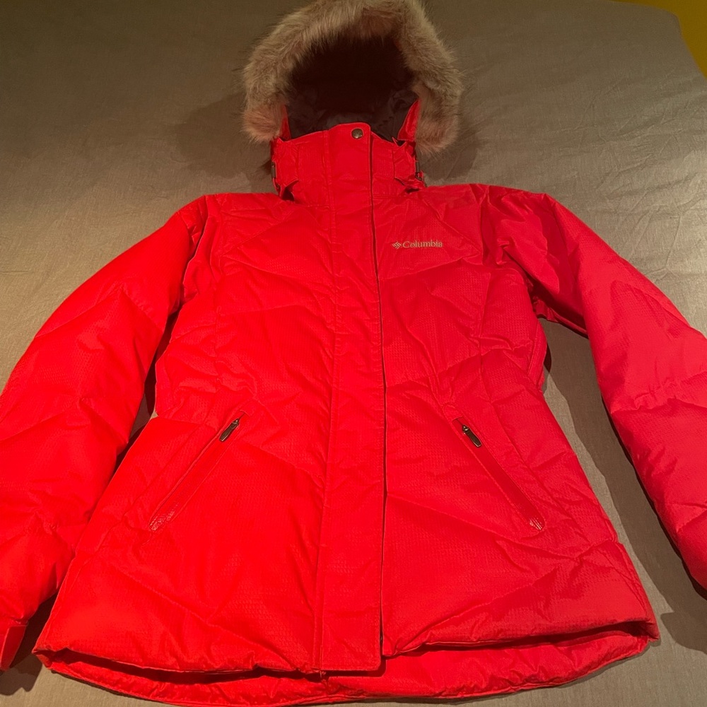 Columbia womens XS ski jacket. Omni heat lining- very warm. Excellent con